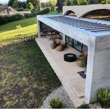 Pérgolas en materiales de cálida